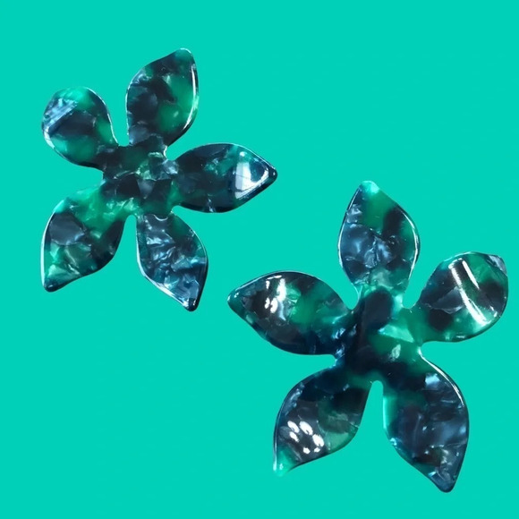 Large Blue and Green Resin Floral Earrings Tropical Hawaiian Summer Lightweight - Picture 1 of 3